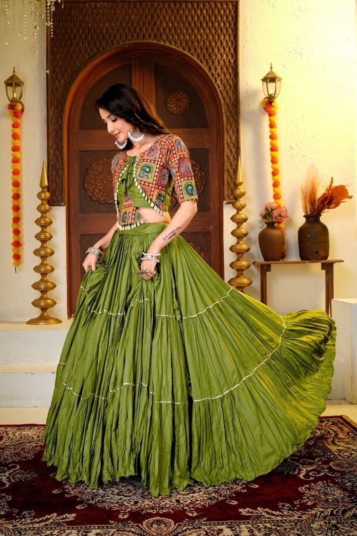 Designer choli with Kodi handwork and position print