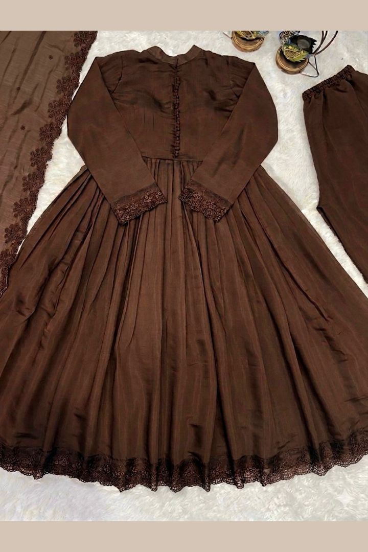 Traditional Roman Silk gown for women