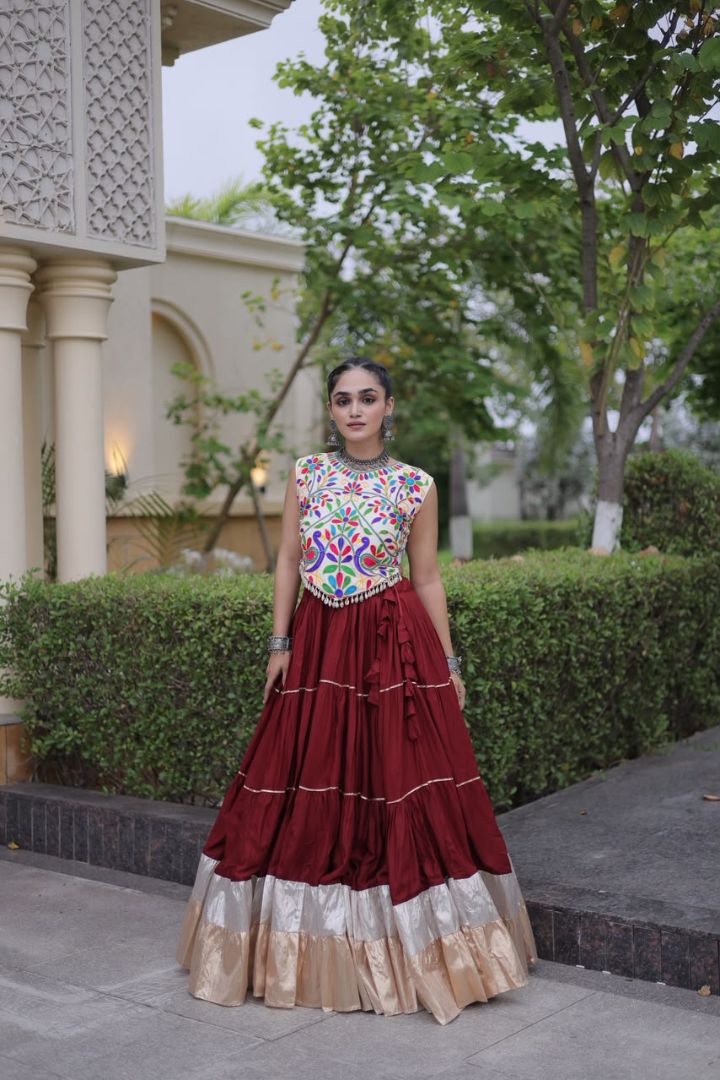 Beat Navratri Lehenga Choli With Kutchi Work